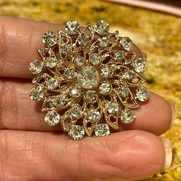 Beautiful Rhinestone Brooch Pin - Picture 2 of 6